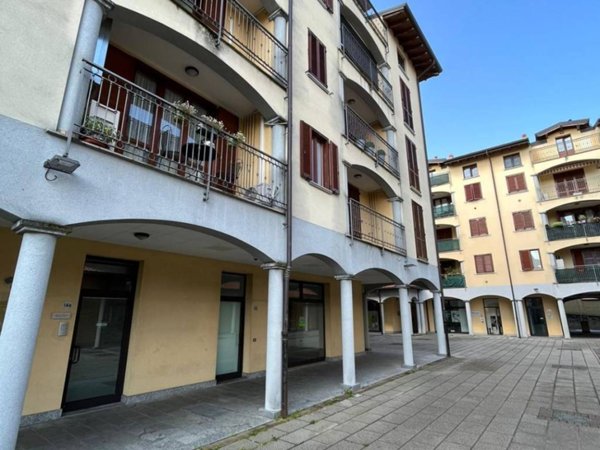 negozio in vendita a Venegono Inferiore
