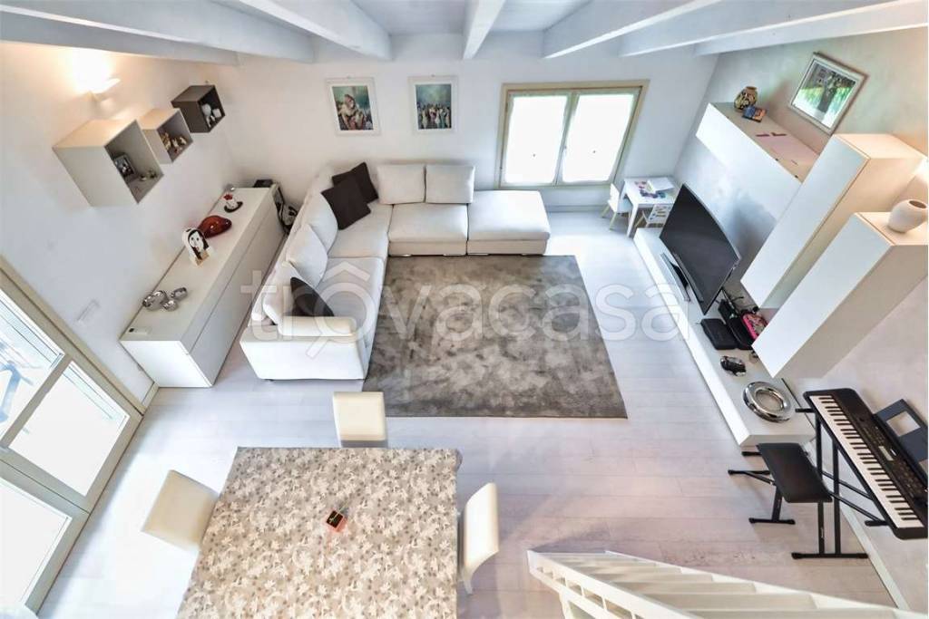 appartamento in vendita a Venegono Inferiore