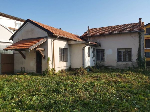 casa indipendente in vendita a Venegono Inferiore