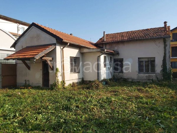 casa indipendente in vendita a Venegono Inferiore