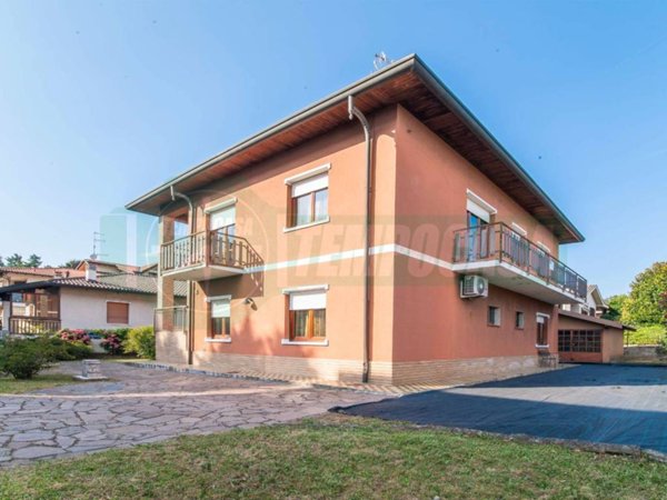 casa indipendente in vendita a Venegono Inferiore