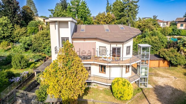 casa indipendente in vendita a Venegono Inferiore