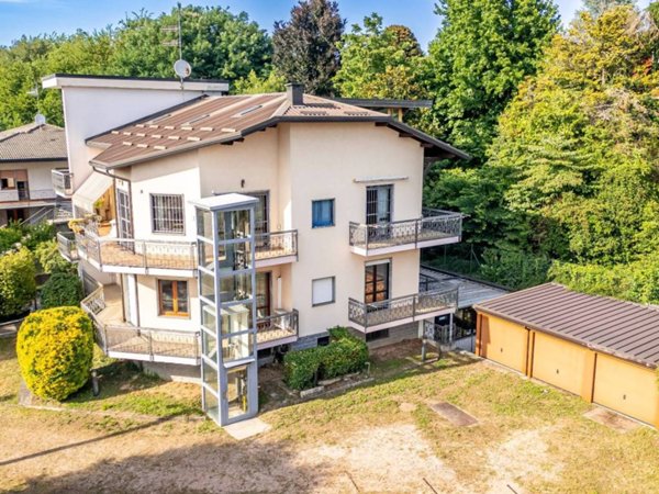 casa indipendente in vendita a Venegono Inferiore