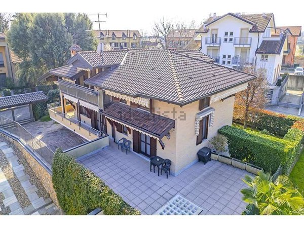 casa indipendente in vendita a Venegono Inferiore