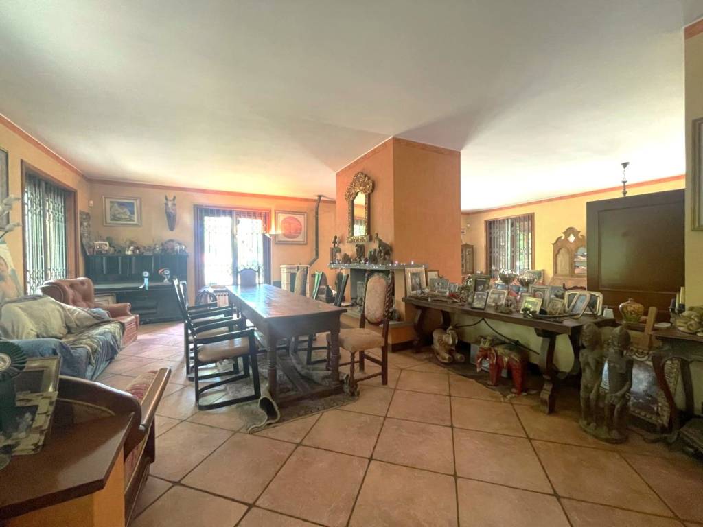 casa indipendente in vendita a Venegono Inferiore