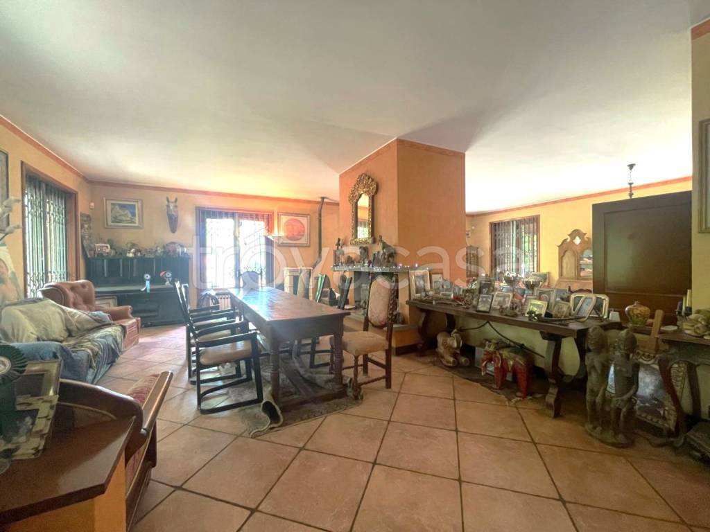 casa indipendente in vendita a Venegono Inferiore