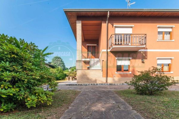 casa indipendente in vendita a Venegono Inferiore