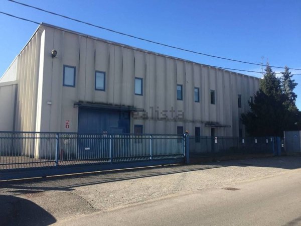 capannone in vendita a Venegono Inferiore