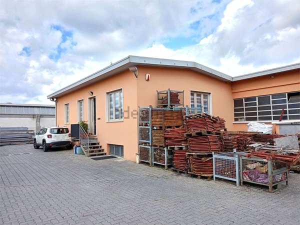 capannone in vendita a Venegono Inferiore