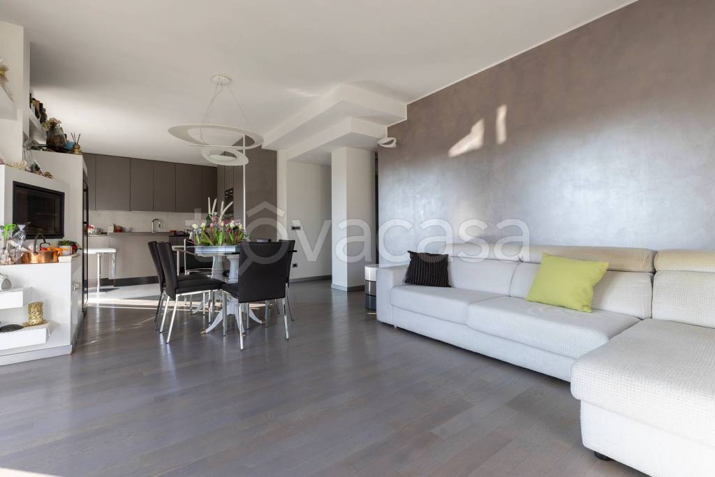 casa indipendente in vendita a Venegono Inferiore