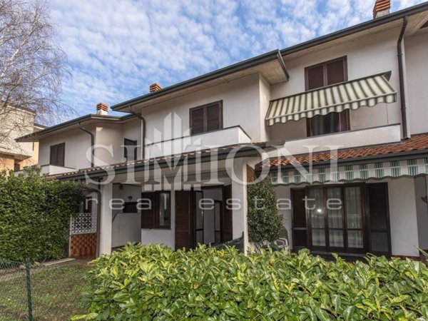 casa indipendente in vendita a Venegono Inferiore