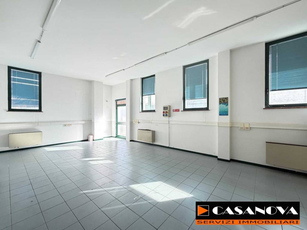 negozio in vendita a Venegono Inferiore