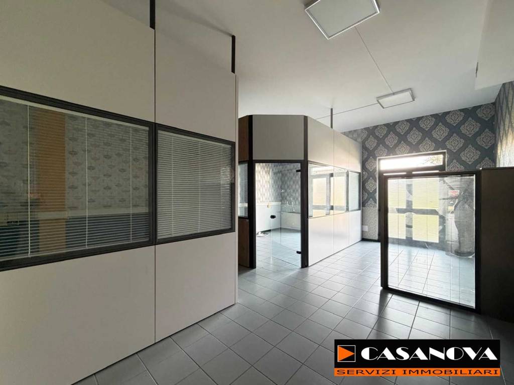 negozio in vendita a Venegono Inferiore