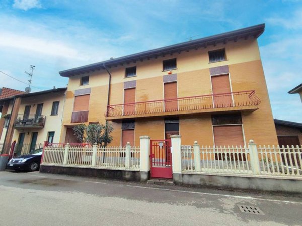 casa indipendente in vendita a Venegono Inferiore