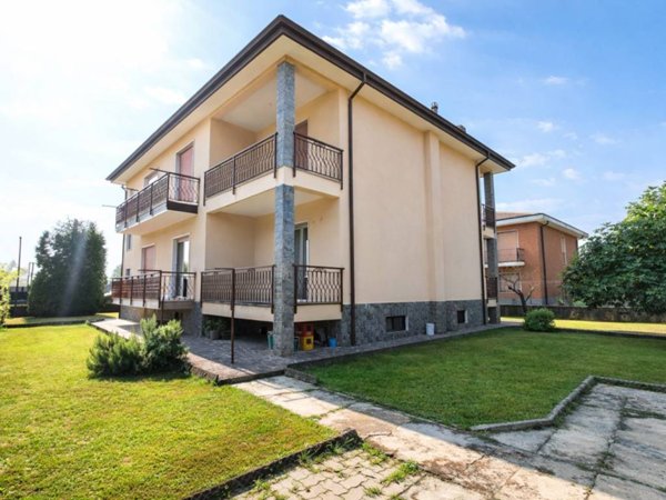 casa indipendente in vendita a Venegono Inferiore