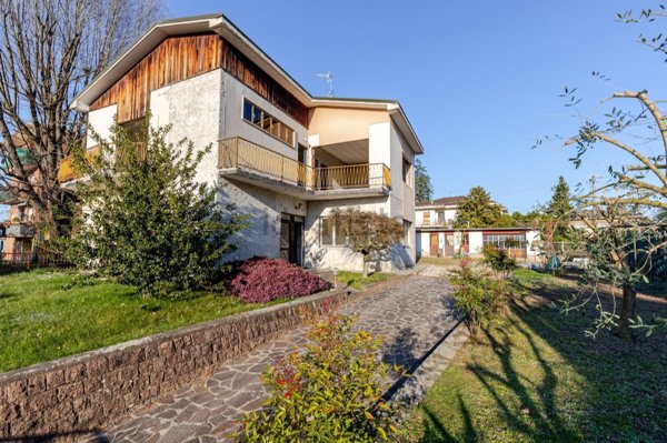 casa indipendente in vendita a Venegono Inferiore