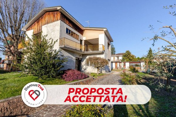 casa indipendente in vendita a Venegono Inferiore