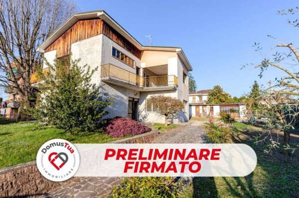 casa indipendente in vendita a Venegono Inferiore