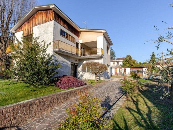 casa indipendente in vendita a Venegono Inferiore