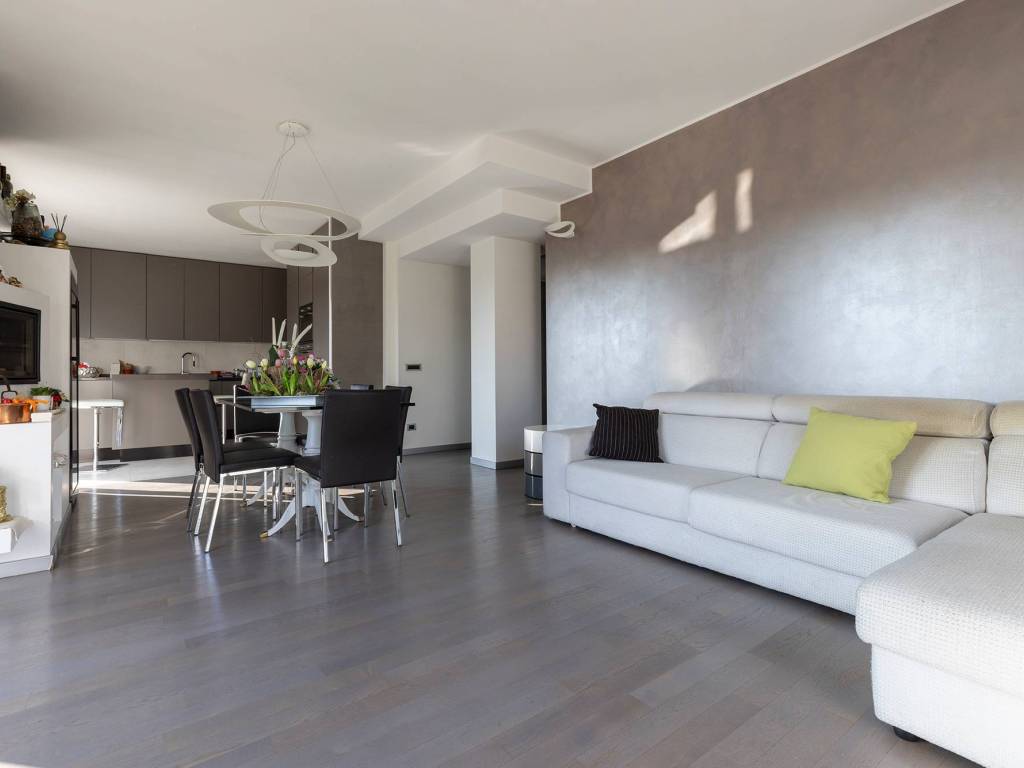 casa indipendente in vendita a Venegono Inferiore