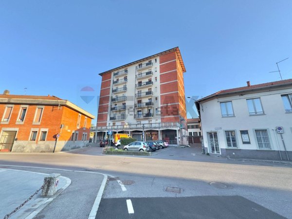 locale commerciale in vendita a Venegono Inferiore