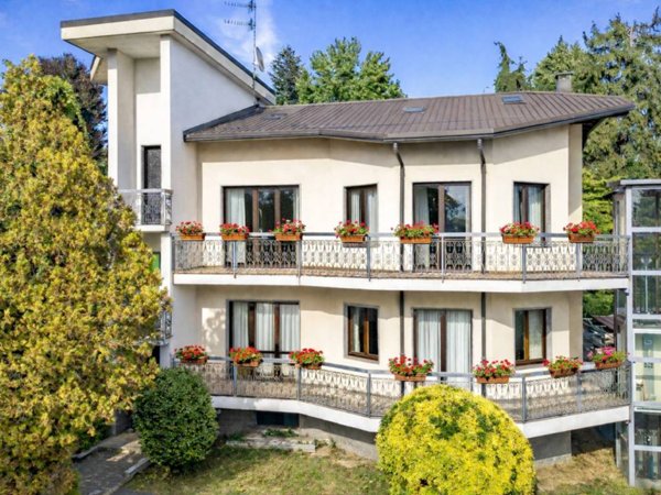 appartamento in vendita a Venegono Inferiore