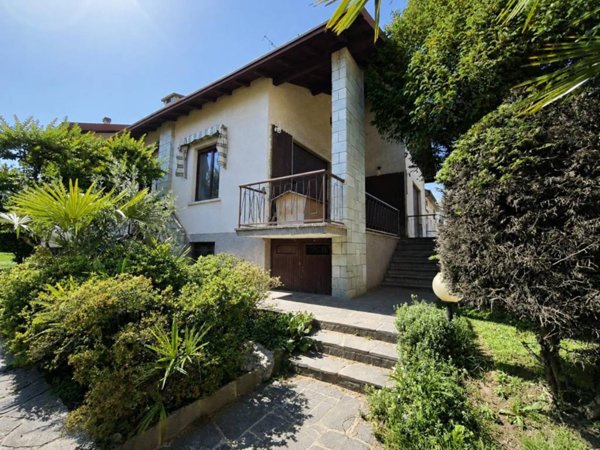 casa indipendente in vendita a Venegono Inferiore