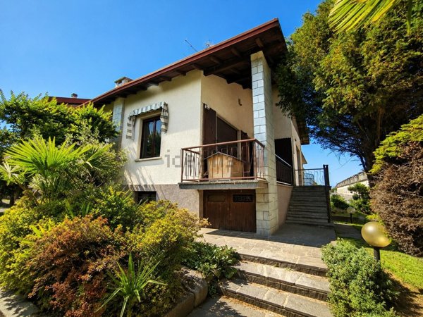 casa indipendente in vendita a Venegono Inferiore