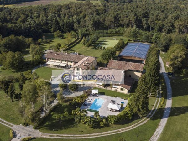 casa indipendente in vendita a Venegono Inferiore