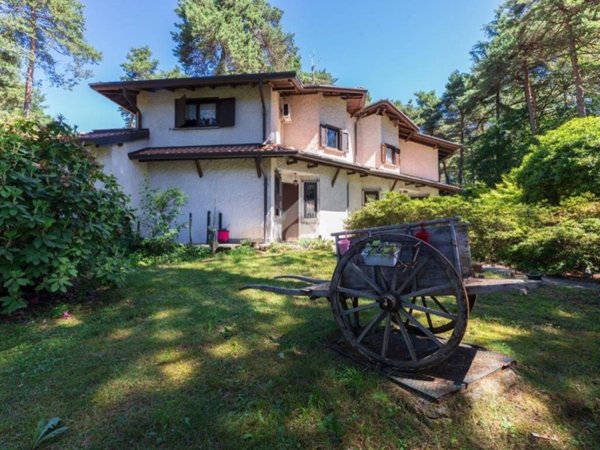 casa indipendente in vendita a Venegono Inferiore