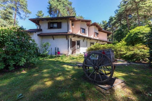 casa indipendente in vendita a Venegono Inferiore