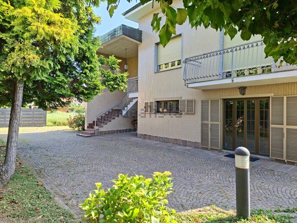casa indipendente in vendita a Venegono Inferiore