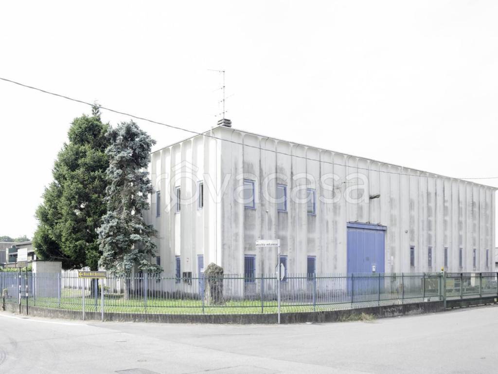 locale commerciale in vendita a Venegono Inferiore