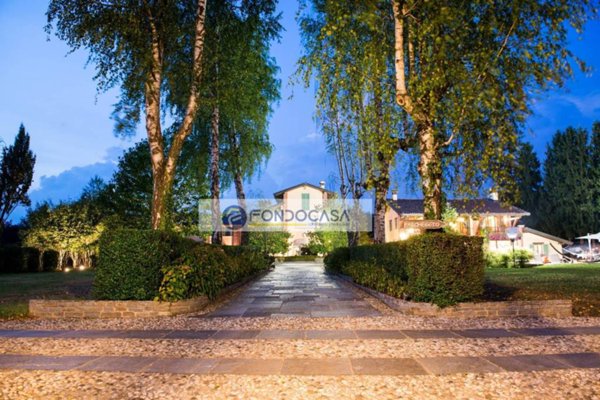 casa indipendente in vendita a Venegono Inferiore