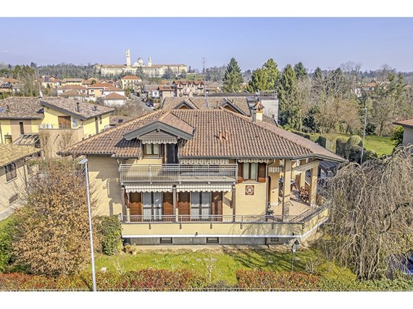 casa indipendente in vendita a Venegono Inferiore