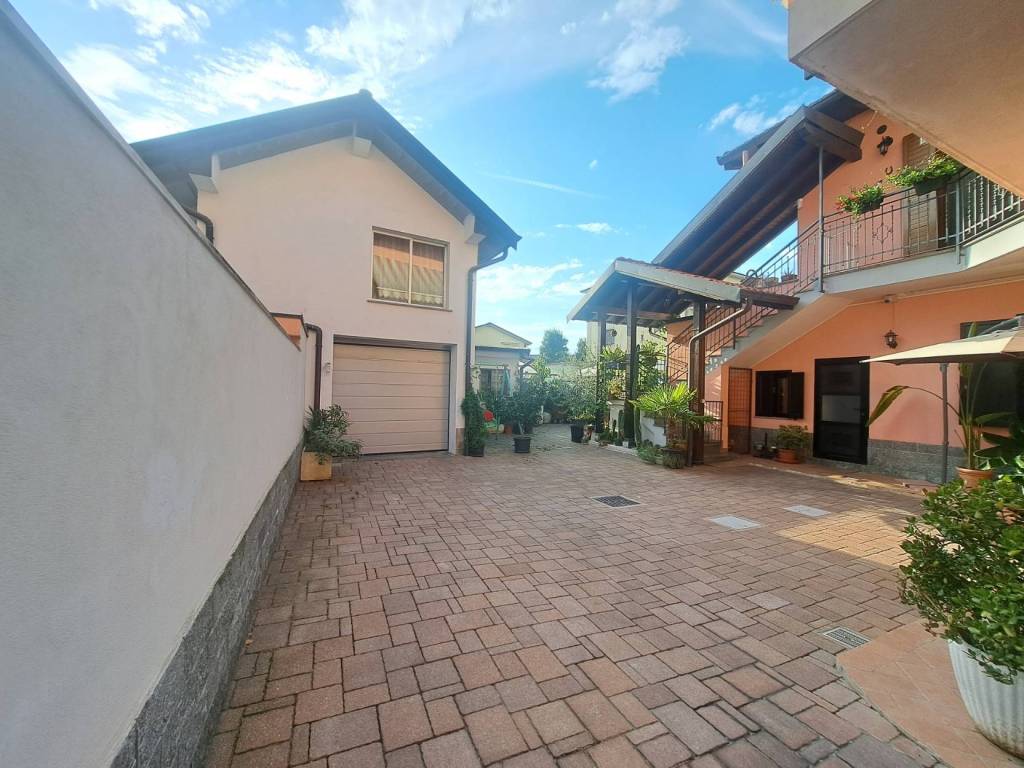 casa indipendente in vendita a Venegono Inferiore