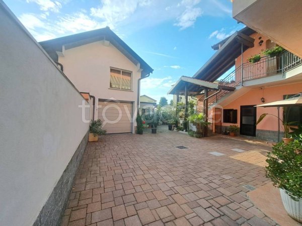 casa indipendente in vendita a Venegono Inferiore