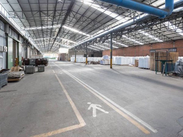 locale commerciale in vendita a Venegono Superiore