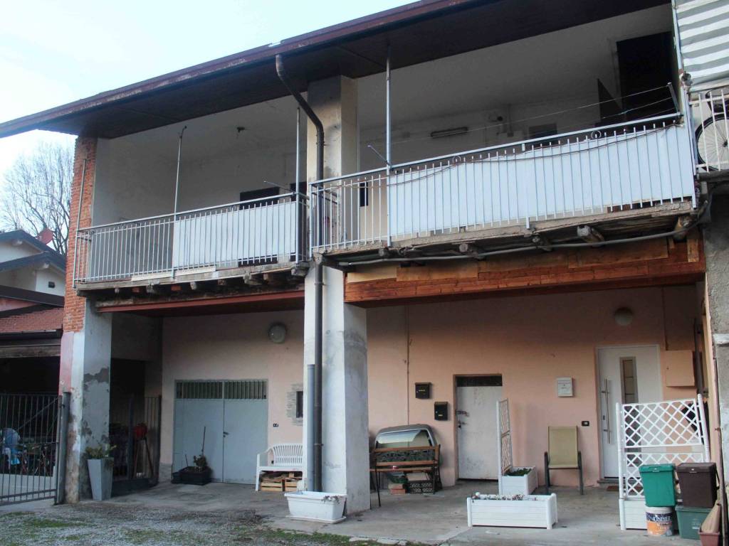 appartamento in vendita a Venegono Superiore