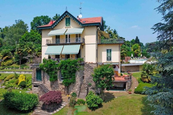 casa indipendente in vendita a Venegono Superiore