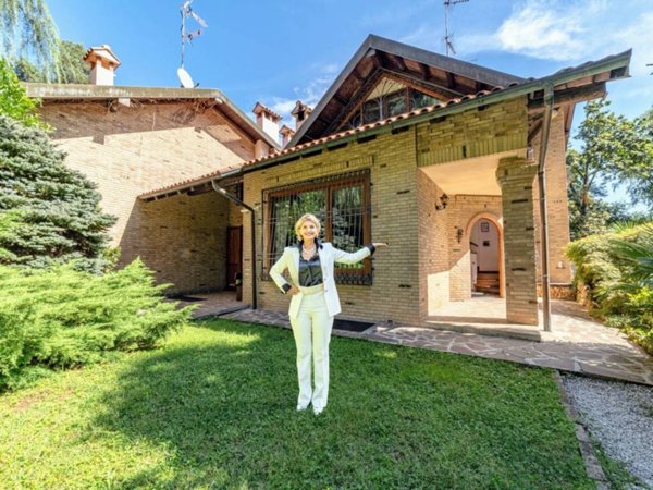 casa indipendente in vendita a Venegono Superiore in zona Pianbosco