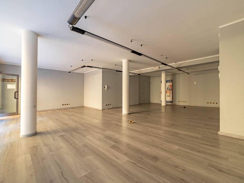 ufficio in vendita a Venegono Superiore