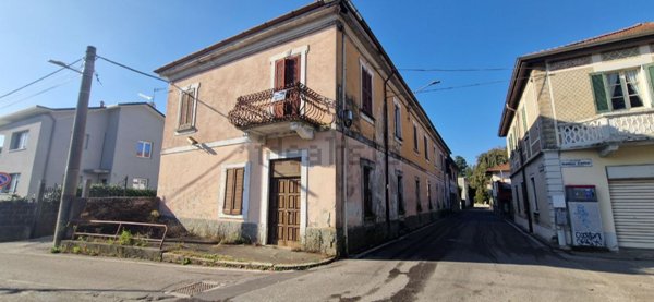 casa indipendente in vendita a Venegono Superiore