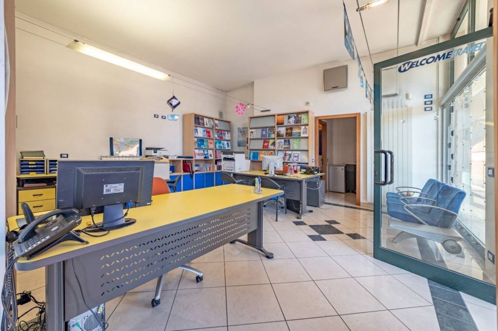 ufficio in vendita a Venegono Superiore