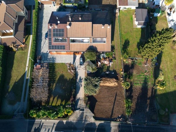appartamento in vendita a Venegono Superiore