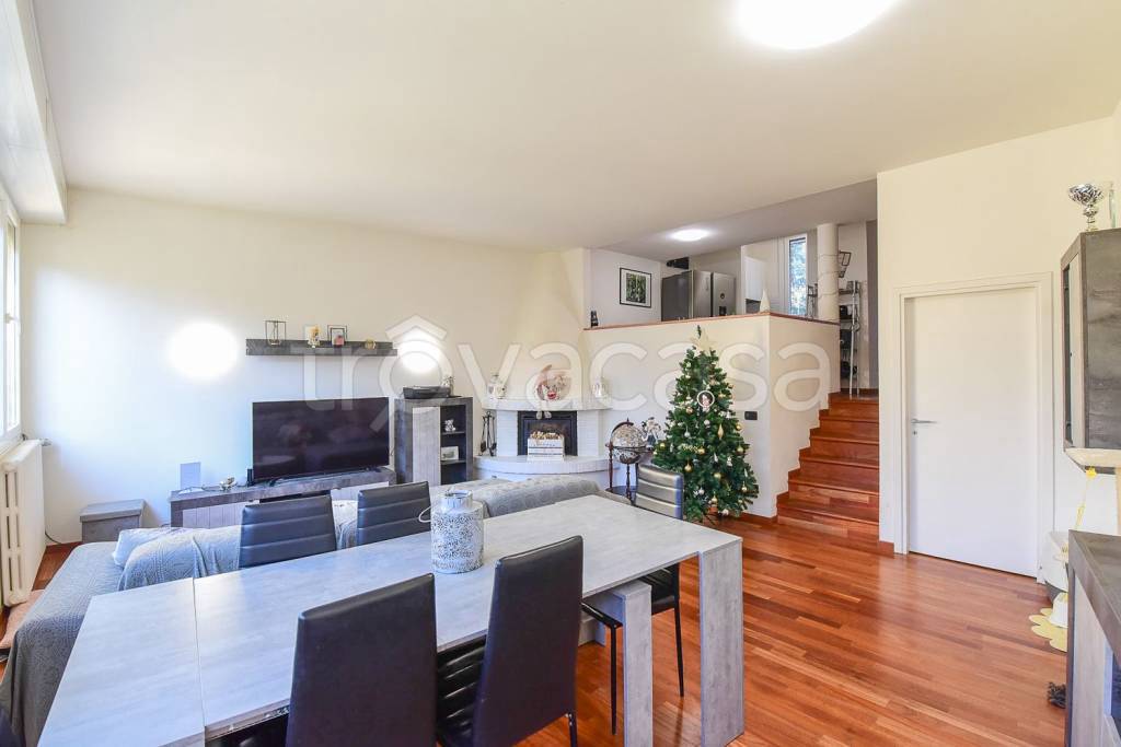 casa indipendente in vendita a Venegono Superiore