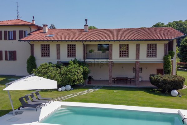 casa indipendente in vendita a Venegono Superiore