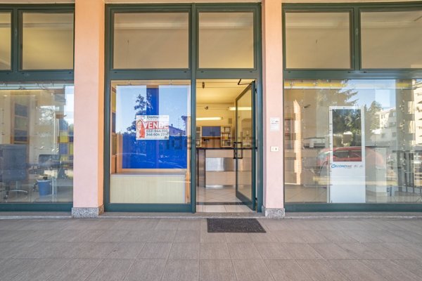 negozio in vendita a Venegono Superiore