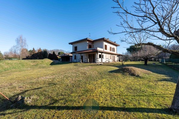 casa indipendente in vendita a Venegono Superiore
