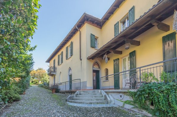 negozio in vendita a Venegono Superiore